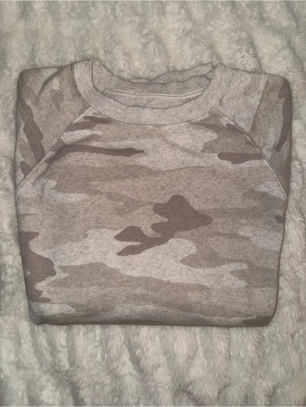 American Eagle Outfitters Cozy Cream Fleece Crewneck